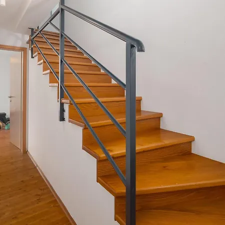 בית נופש 2 Bedroom Beautiful In Lozari Stuparic