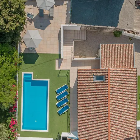 2 Bedroom Beautiful In Lozari