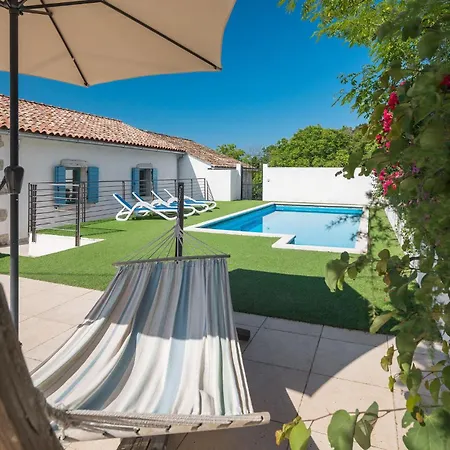 2 Bedroom Beautiful In Lozari Stuparic