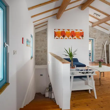 2 Bedroom Beautiful In Lozari Nyaraló *