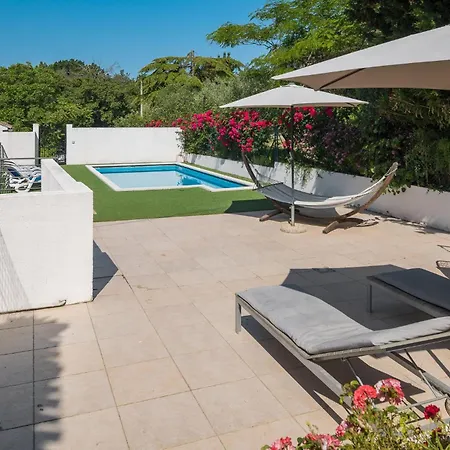 2 Bedroom Beautiful In Lozari Nyaraló *