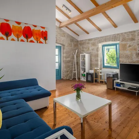 2 Bedroom Beautiful In Lozari Nyaraló Stuparic