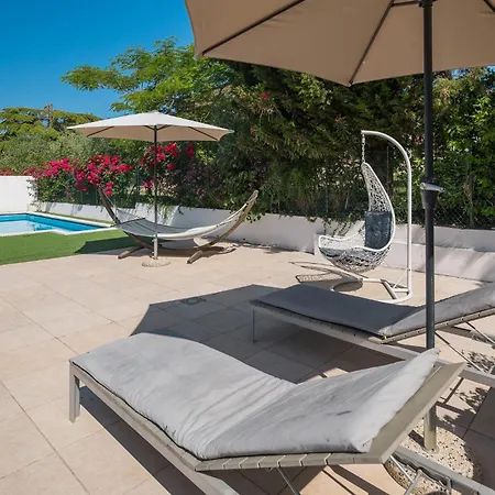 2 Bedroom Beautiful In Lozari Nyaraló