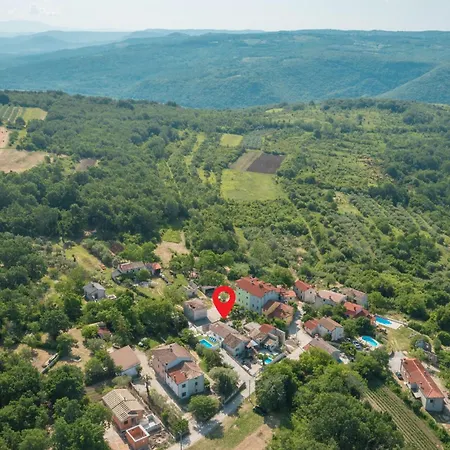 2 Bedroom Beautiful In Lozari Nyaraló