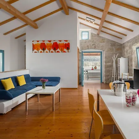 2 Bedroom Beautiful In Lozari Nyaraló *