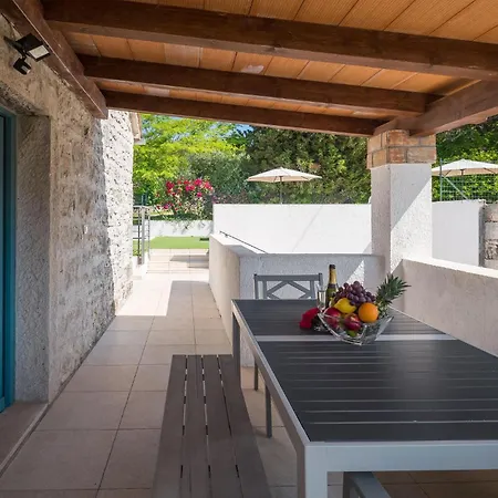 Σπίτι διακοπών 2 Bedroom Beautiful In Lozari *