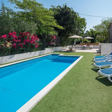 2 Bedroom Beautiful In Lozari *