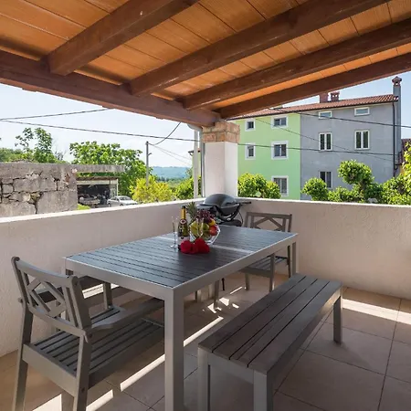 2 Bedroom Beautiful In Lozari * Stuparic